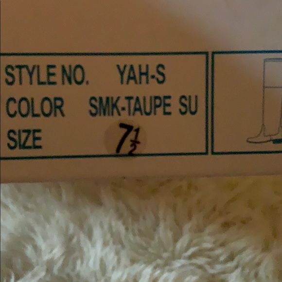 Super cute knee high boots - Picture 3 of 3